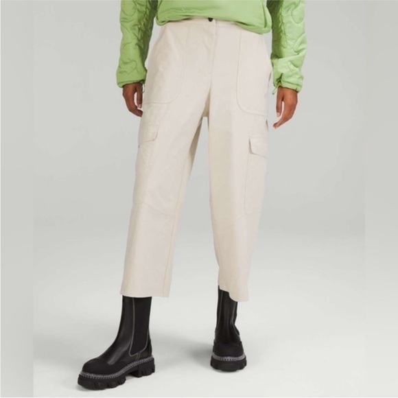 Lululemon Light Utilitech Elastic Waist High Rise Cargo Crop Pant Size 25 - Picture 1 of 13